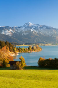 Blick vom Forggensee zu den Alpen, Ostallgäu, Oberbayern, Deutschland Blick vom Forggensee zu den Alpen, Ostallgäu, Oberbayern, Deutschland